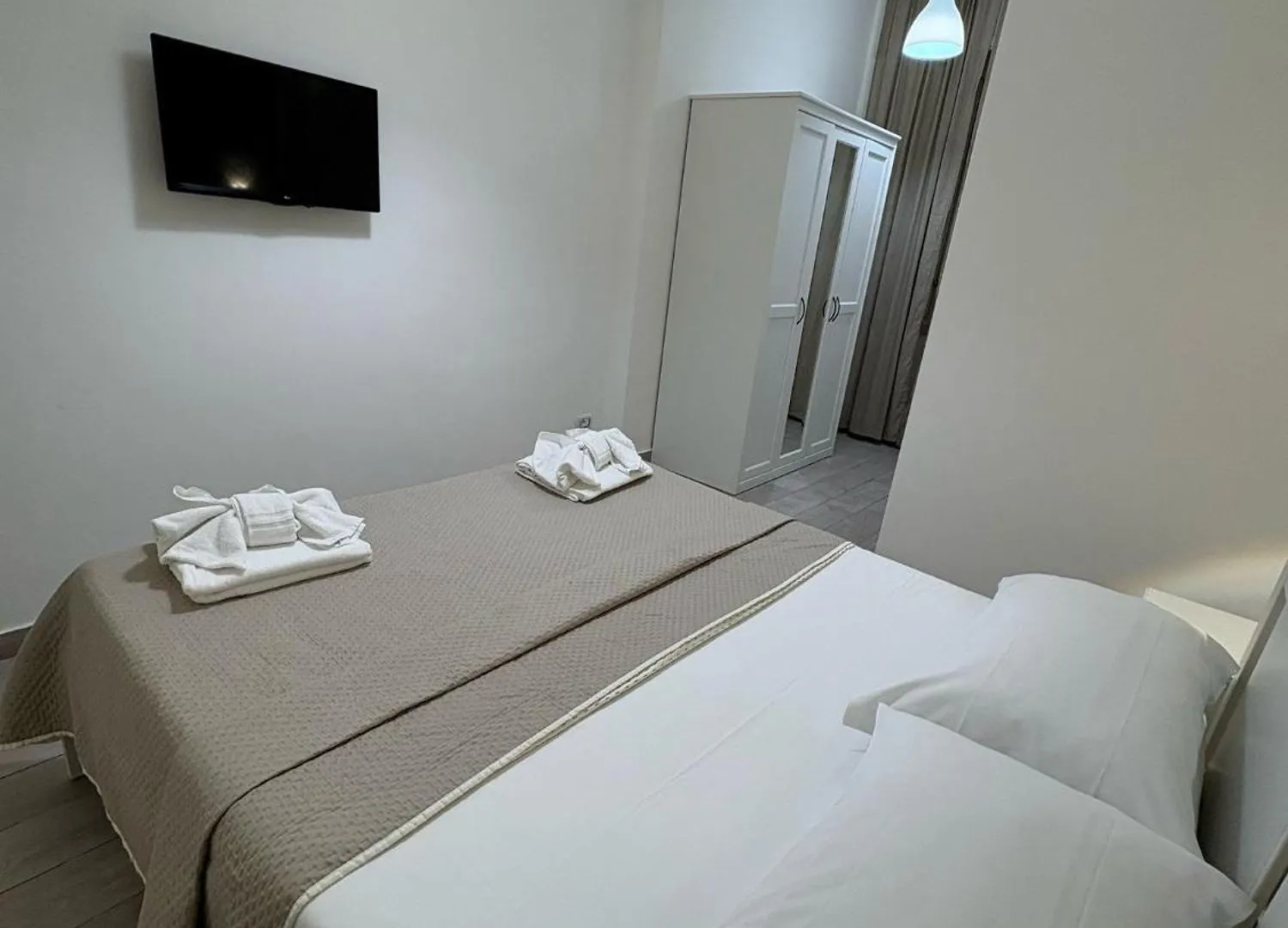 Viren Rooms Naples Bed & Breakfast