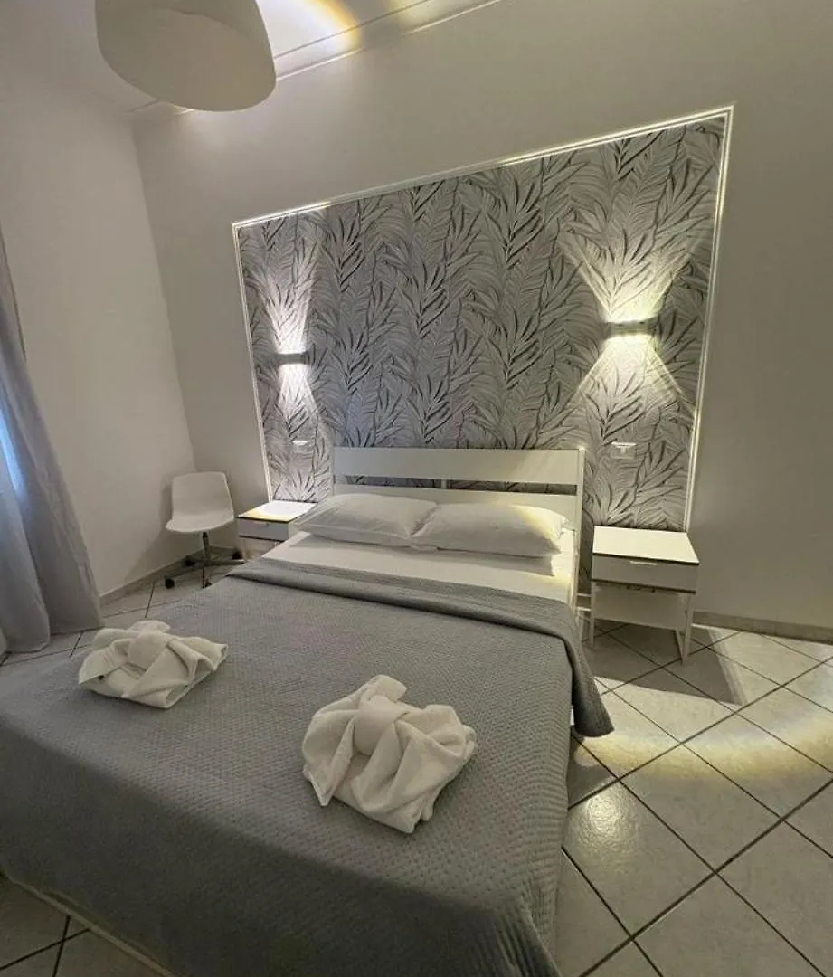 Viren Rooms Nápoly Panzió